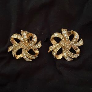 Ribbon clip earrings